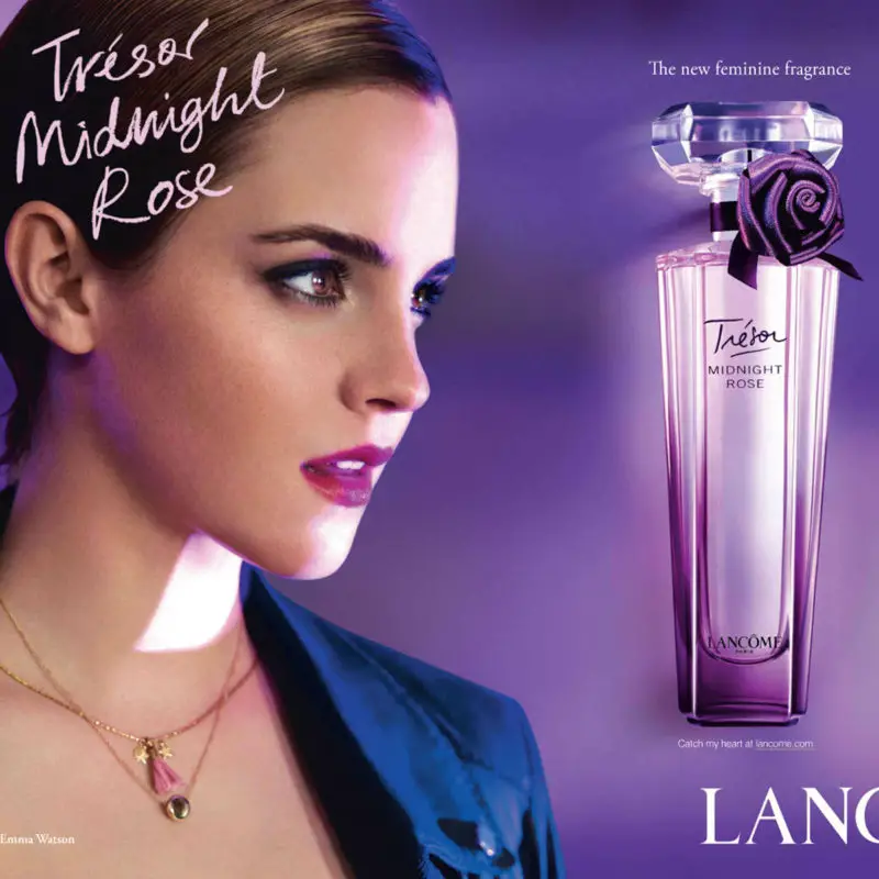 Emma-Watson-cho-Lancome-Tresor-Midnight-Rose